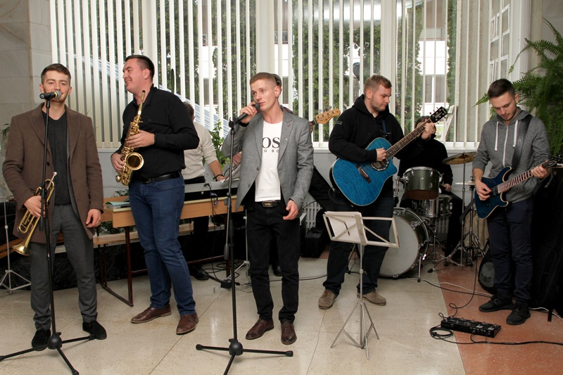 Грайте, музики!